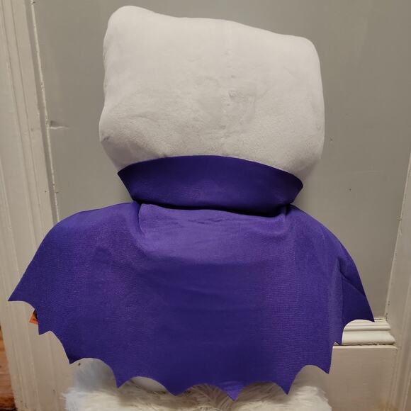 Hello Kitty 2024 Halloween Greeter Purple Cape Vampire NWT - Picture 2 of 4